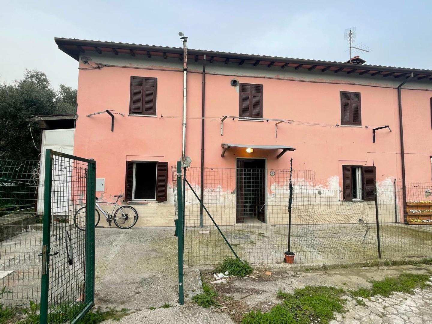 Casa indipendente con giardino, Carrara avenza