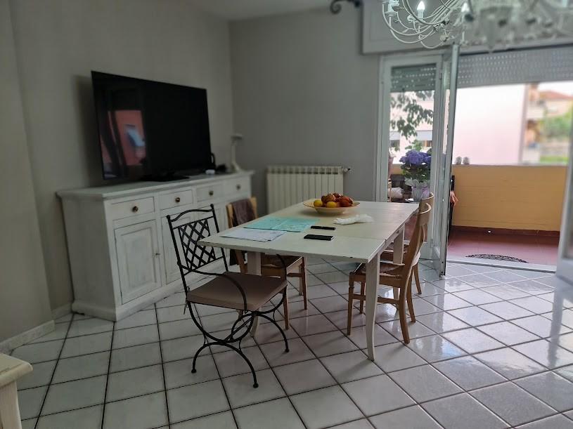 Appartamento con terrazzo, Carrara avenza