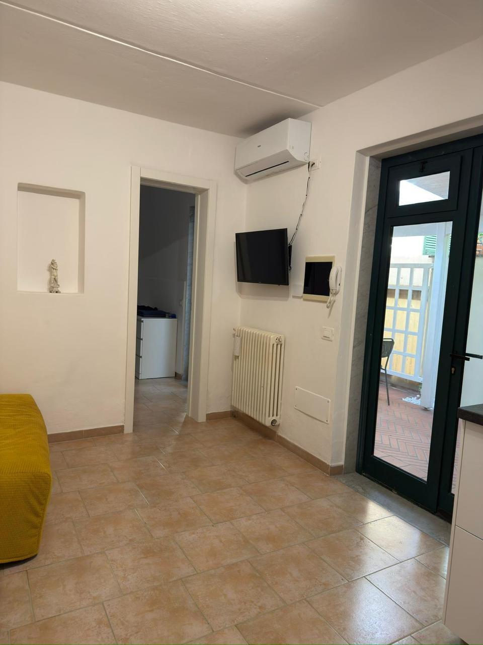 Casa indipendente arredata in affitto, Carrara marina di