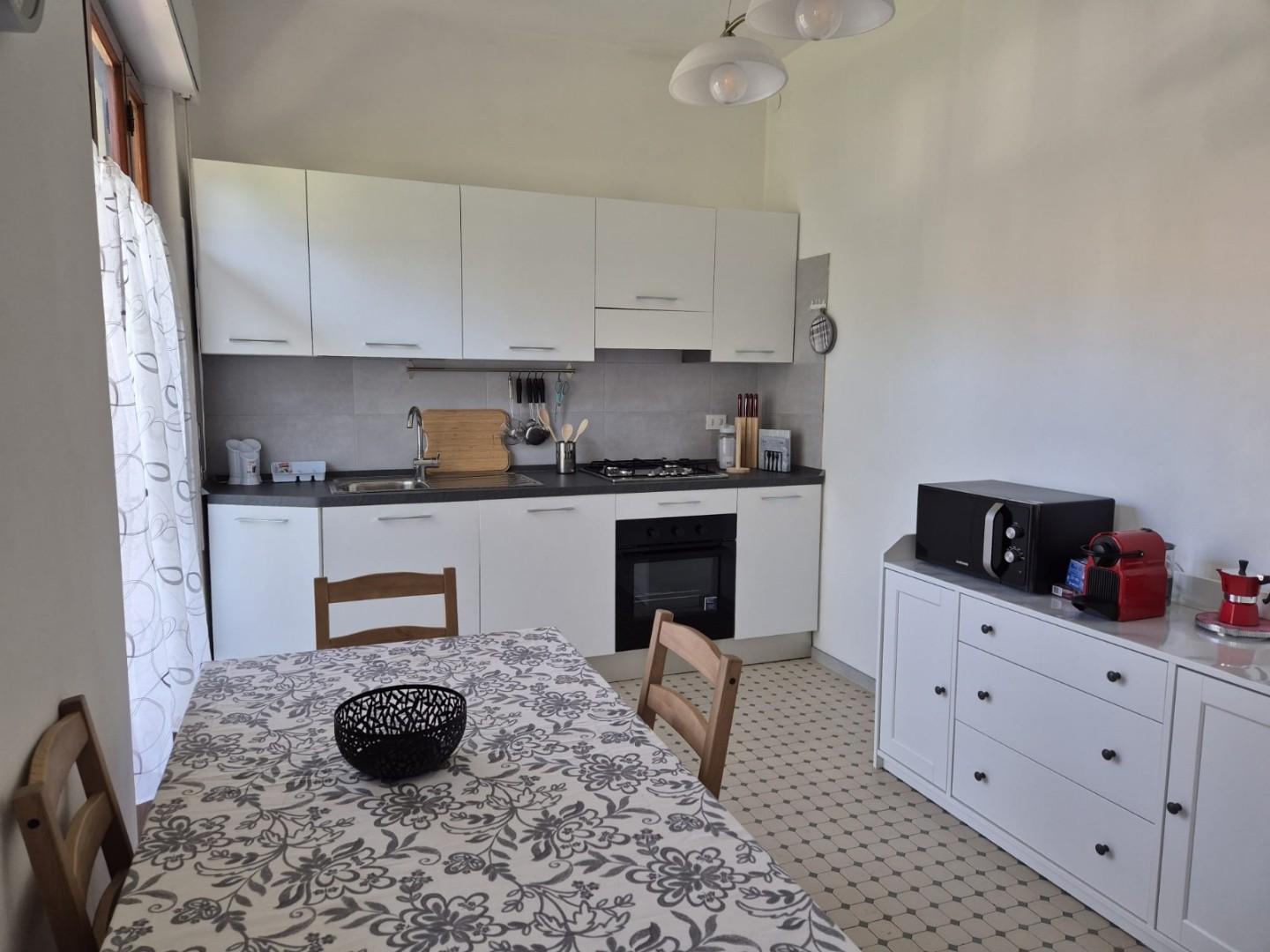 Trilocale arredato in affitto, Carrara marina di