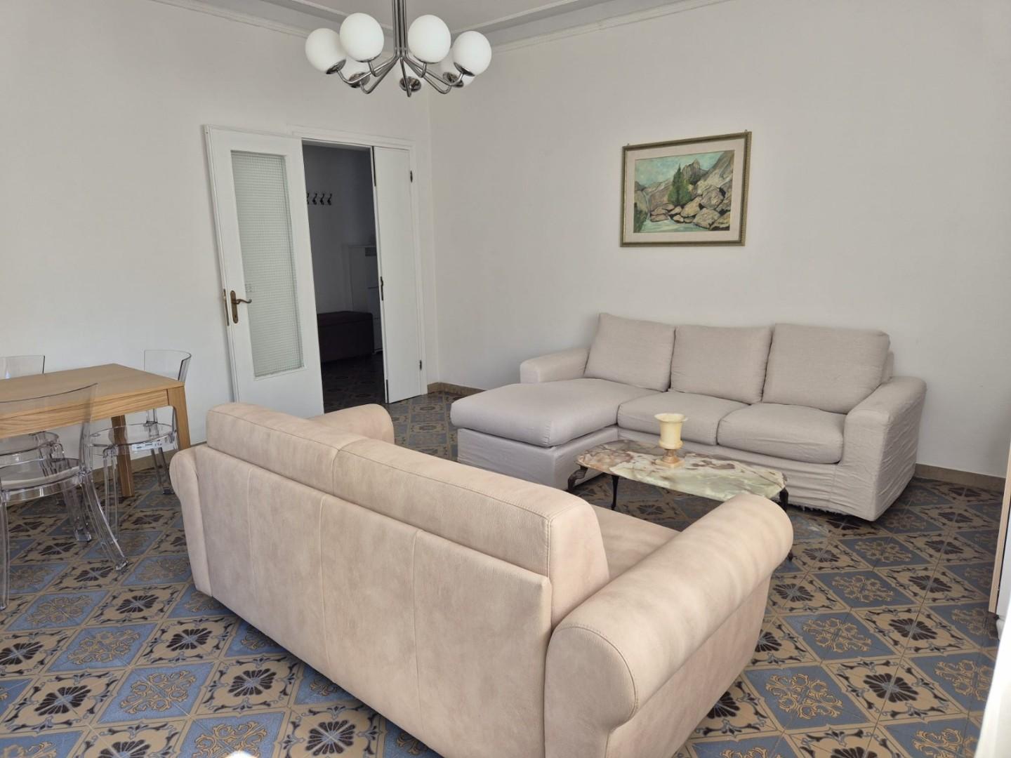 Trilocale arredato in affitto, Carrara marina di