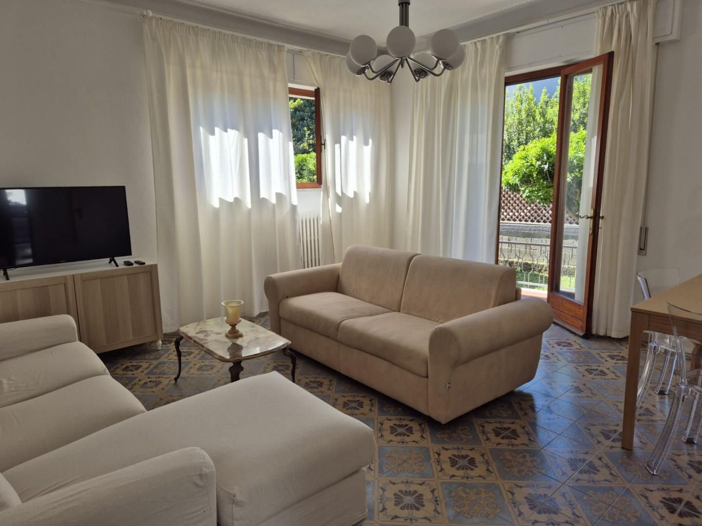 Trilocale arredato in affitto, Carrara marina di