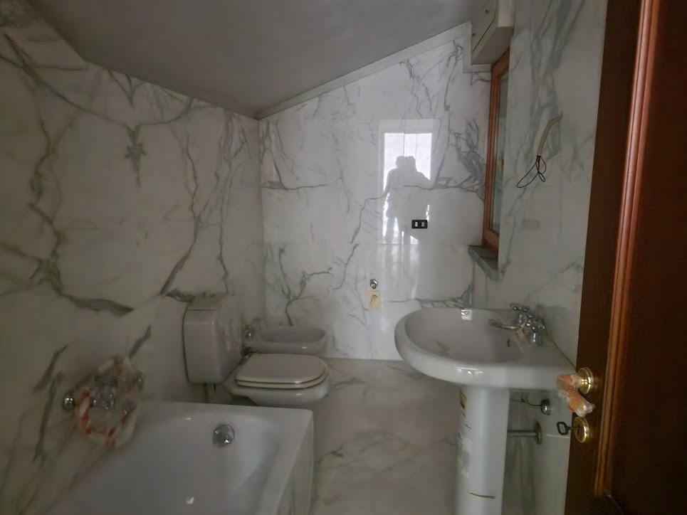 Attico con terrazzo, Carrara marina di