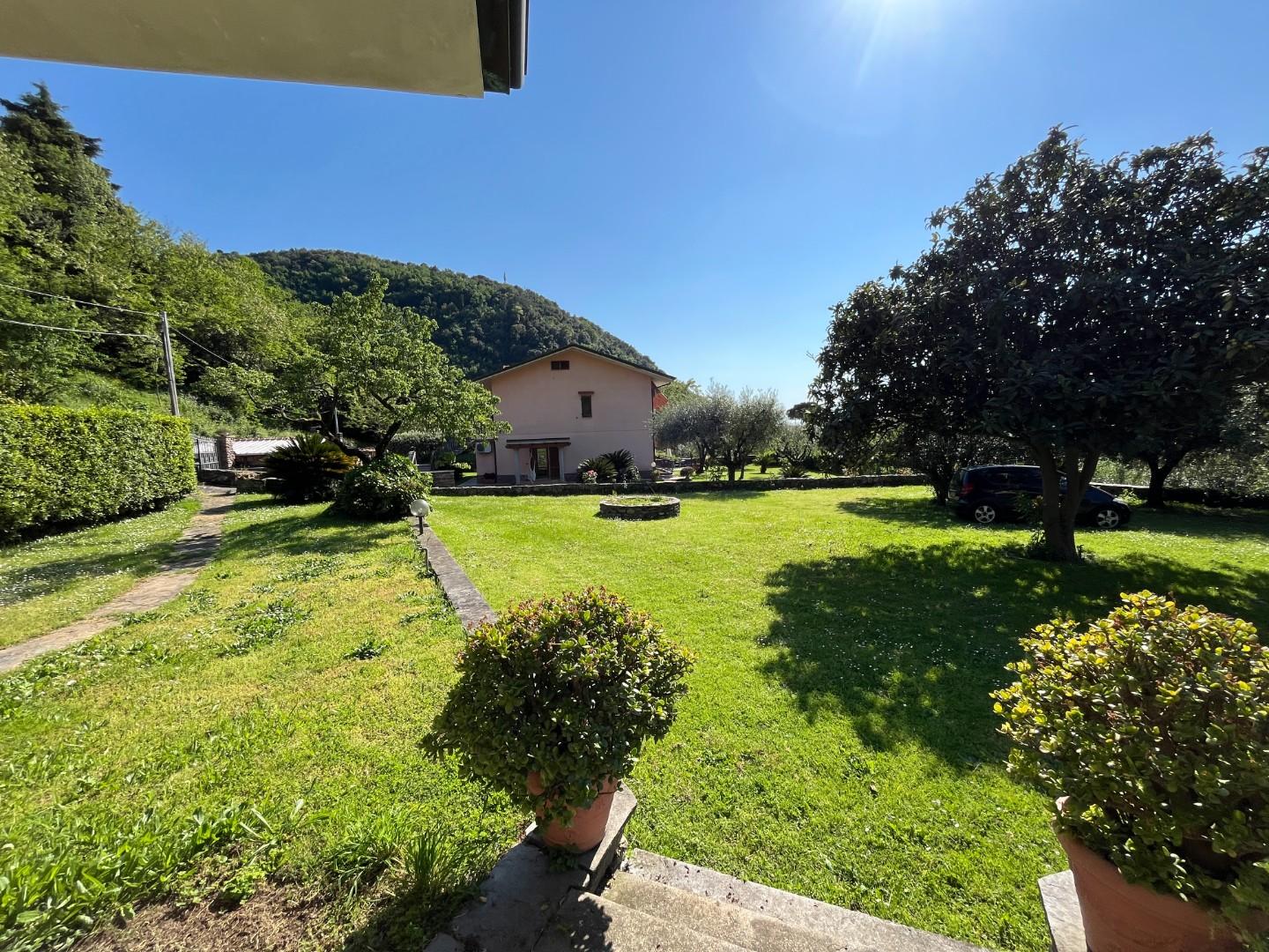 Casa indipendente con giardino, Montignoso capanne