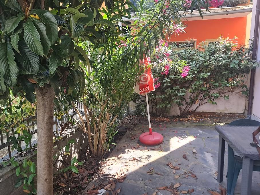 Casa indipendente con giardino, Carrara marina di