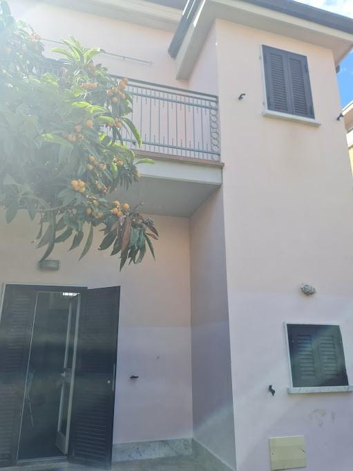 Casa indipendente con giardino, Carrara marina di