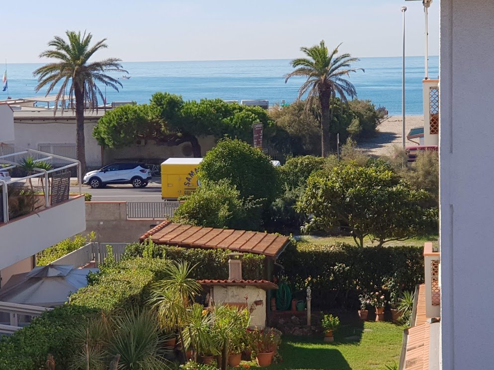 Trilocale arredato in affitto, Carrara marina di