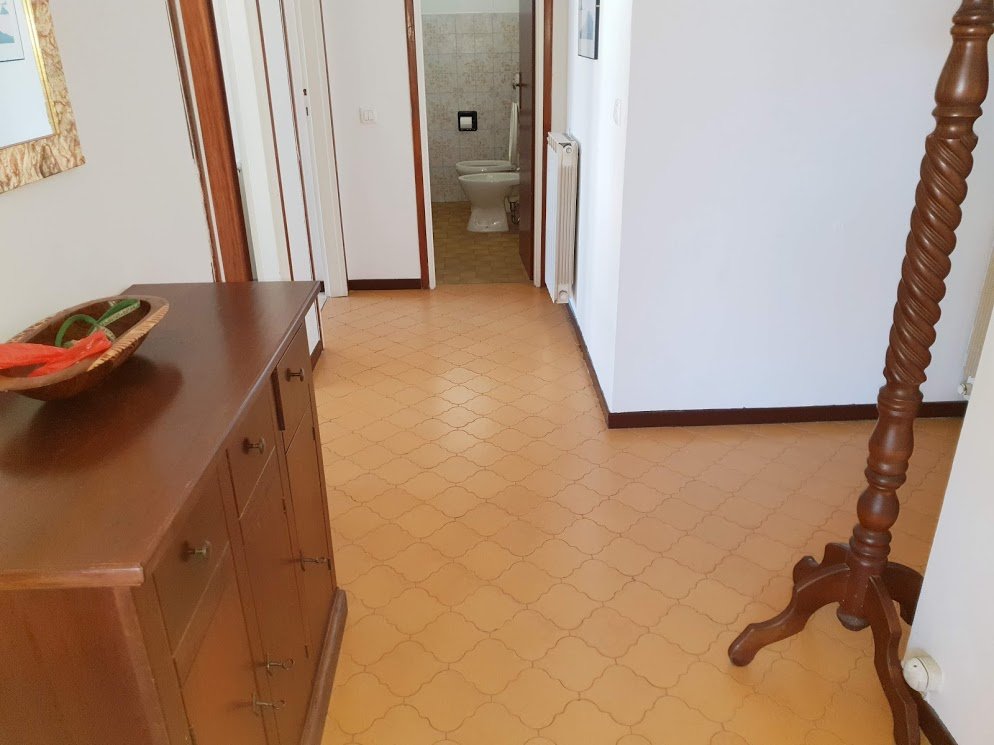 Trilocale arredato in affitto, Carrara marina di
