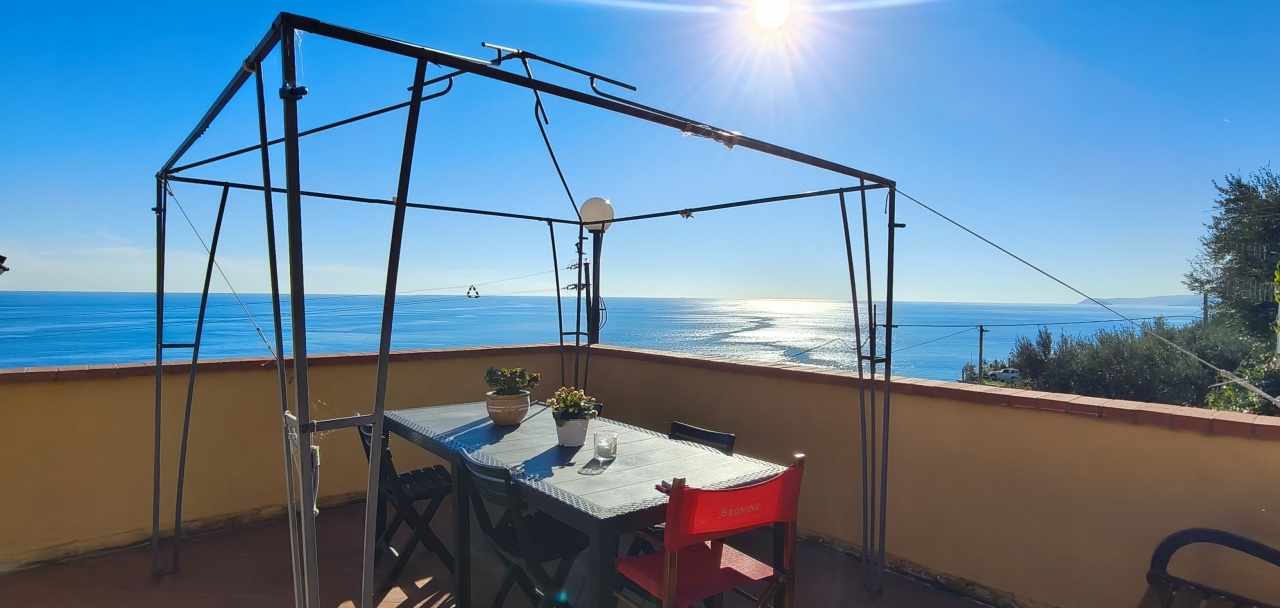 Casa indipendente vista mare in via manie, Finale Ligure