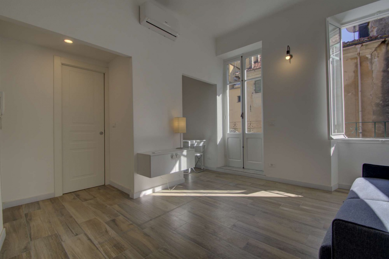 Monolocale arredato in affitto in via roma, Finale Ligure