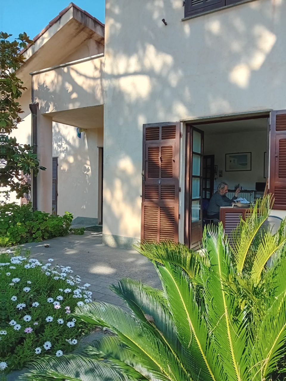 Villa con giardino in via ortigara, Loano