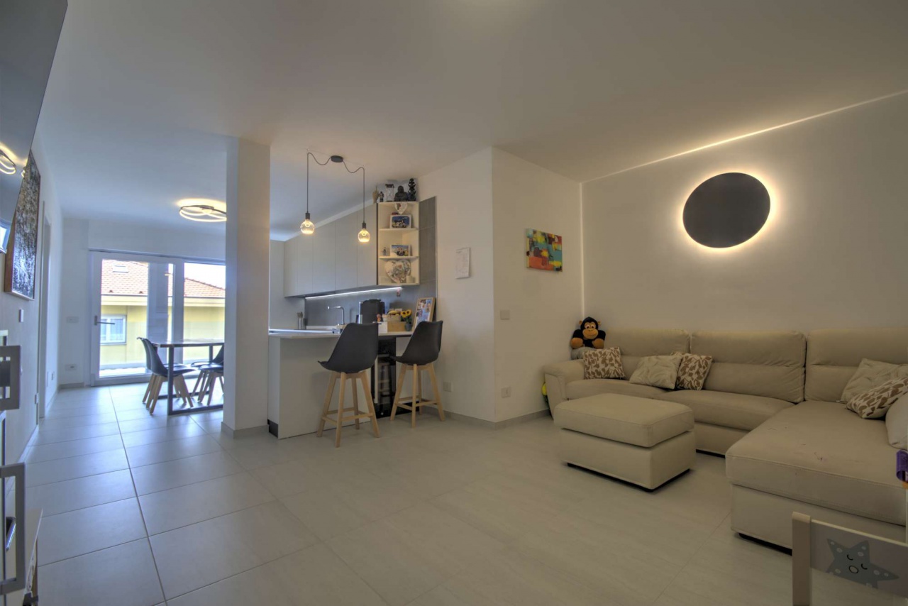 Trilocale con terrazzo in via del sagittario, Finale Ligure