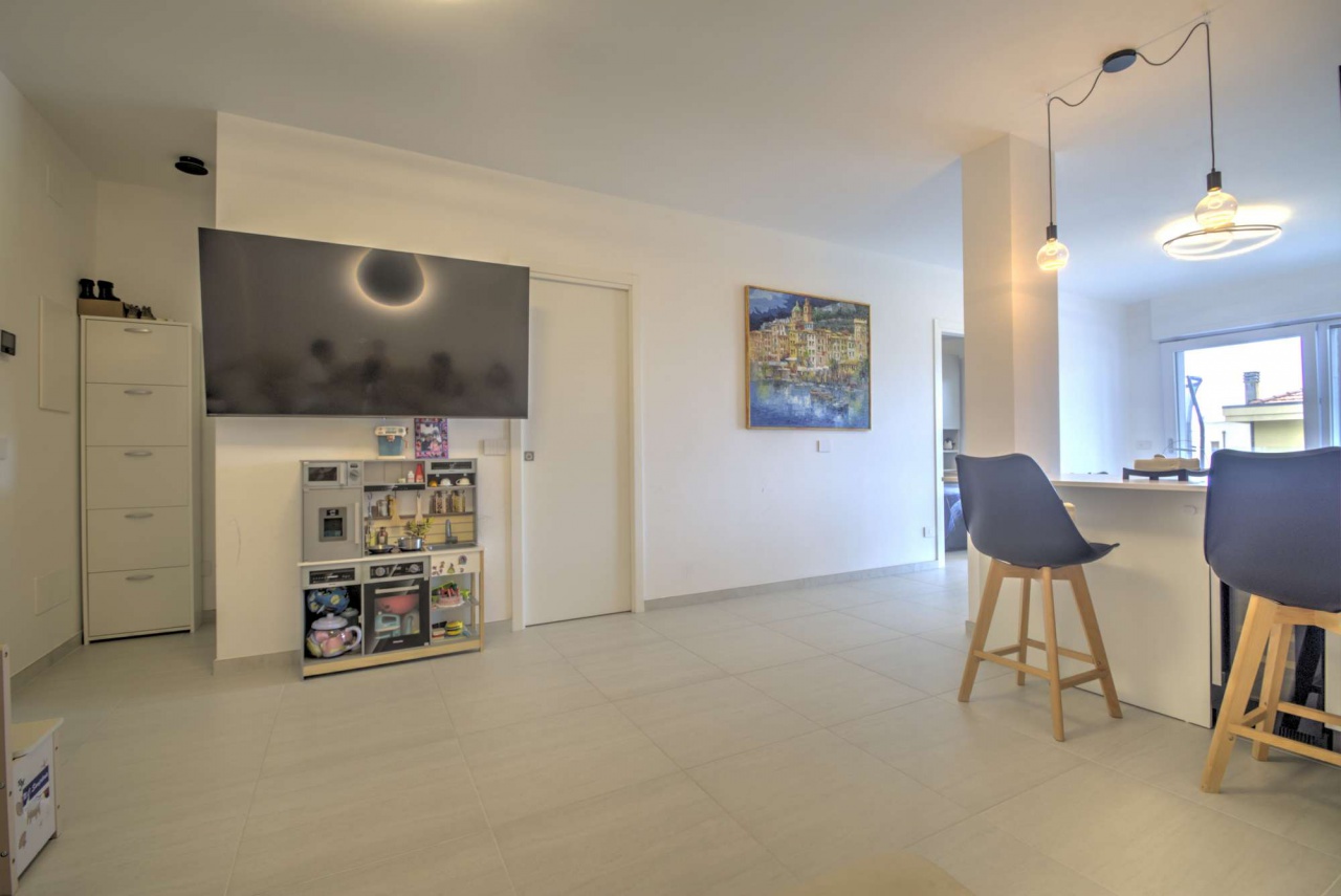 Trilocale con terrazzo in via del sagittario, Finale Ligure