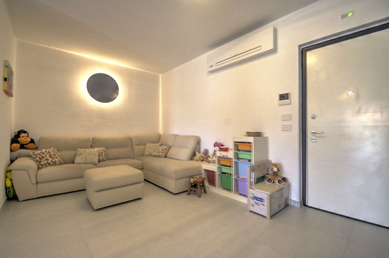 Trilocale con terrazzo in via del sagittario, Finale Ligure