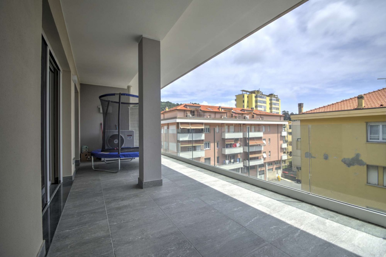 Trilocale con terrazzo in via del sagittario, Finale Ligure