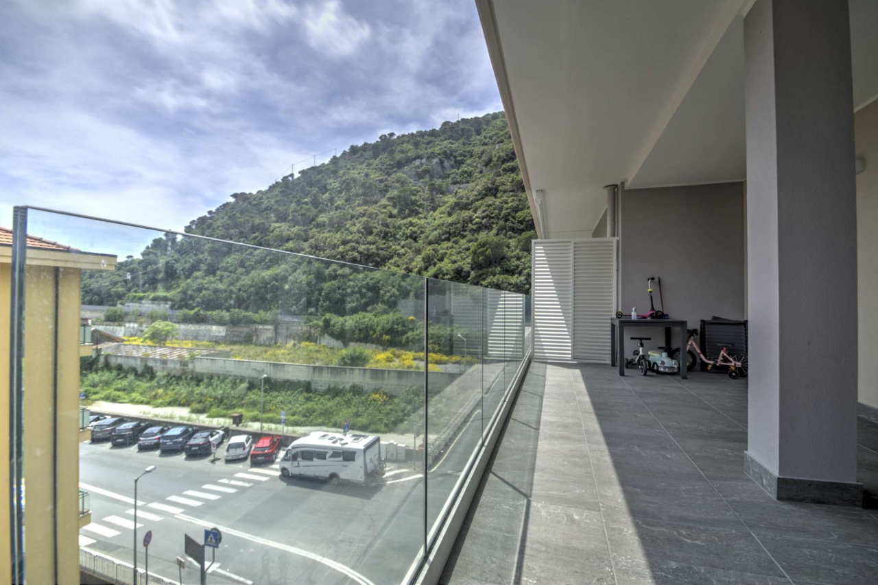 Trilocale con terrazzo in via del sagittario, Finale Ligure