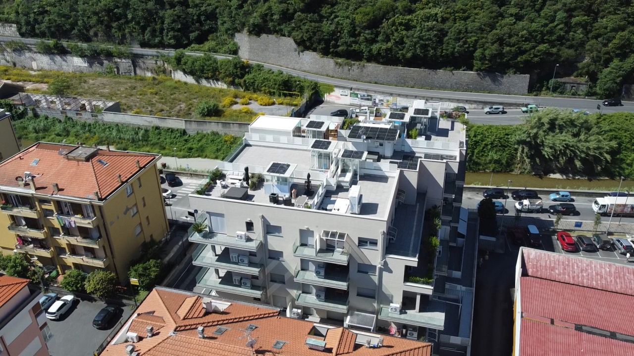 Quadrilocale con terrazzo in via del sagittario, Finale Ligure