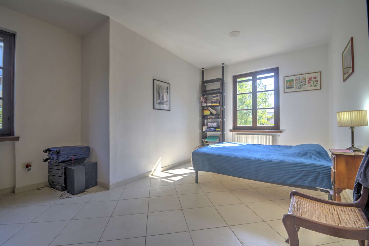 Villa con giardino in via ortigara, Loano
