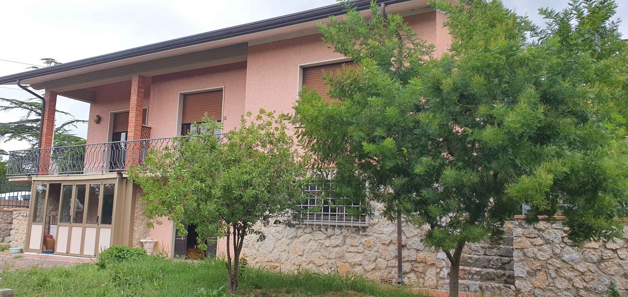 Villa con giardino a Massarosa