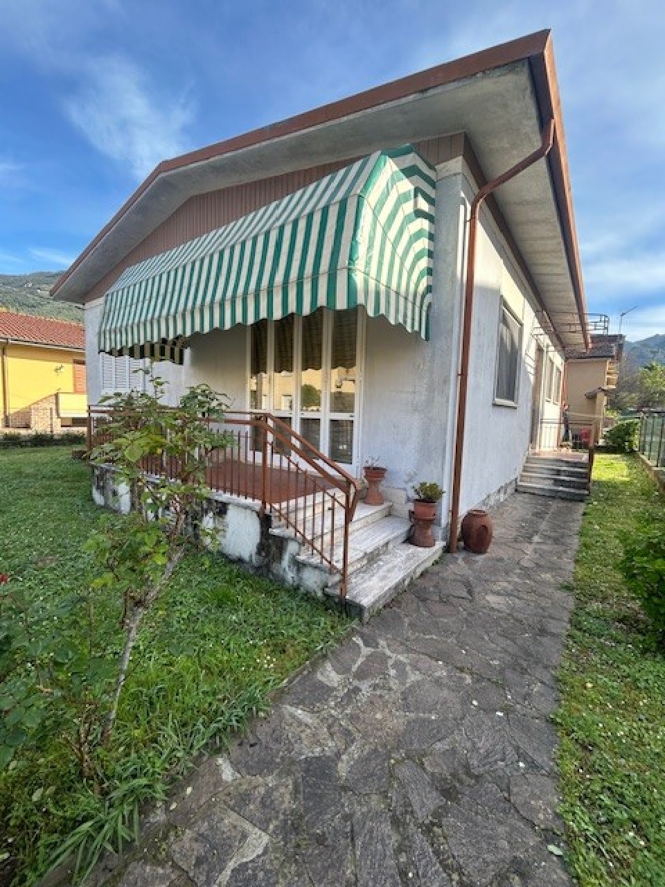 Casa indipendente con giardino a Camaiore