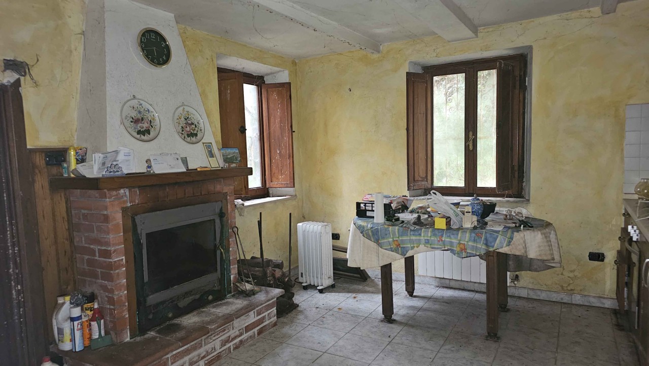 Casa indipendente da ristrutturare a Massarosa