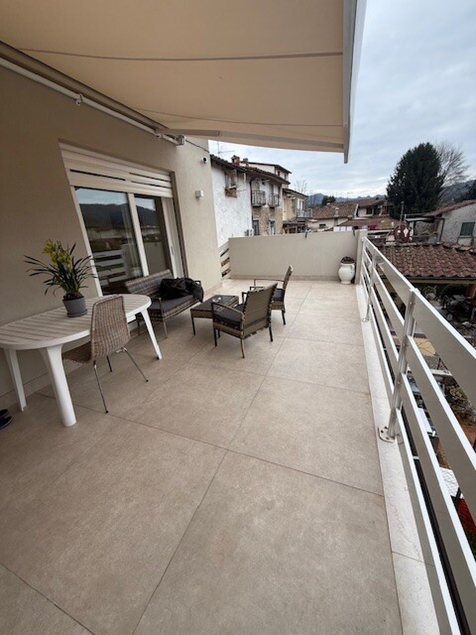 Casa indipendente con terrazzo a Camaiore