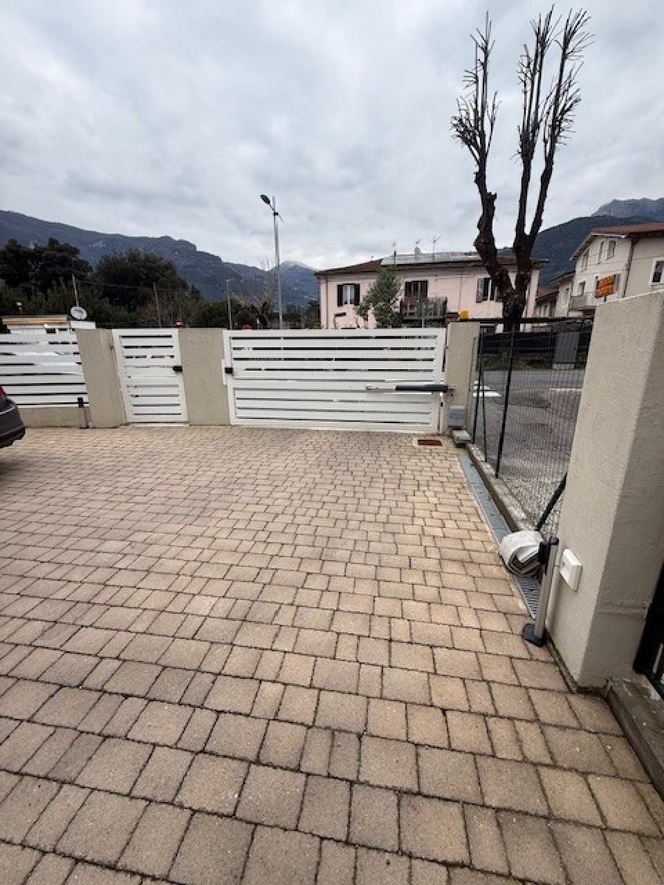 Casa indipendente con terrazzo a Camaiore