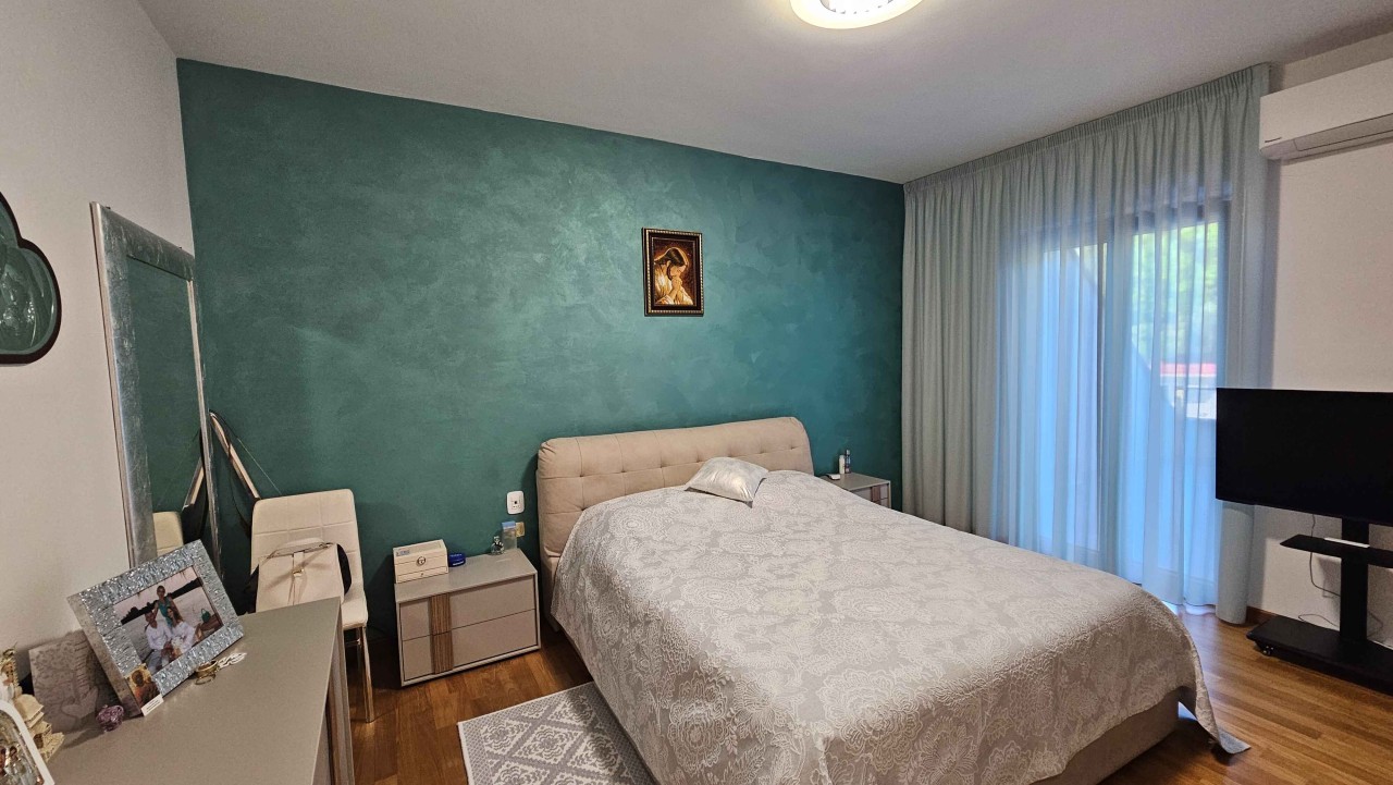 Villa con terrazzo a Massarosa