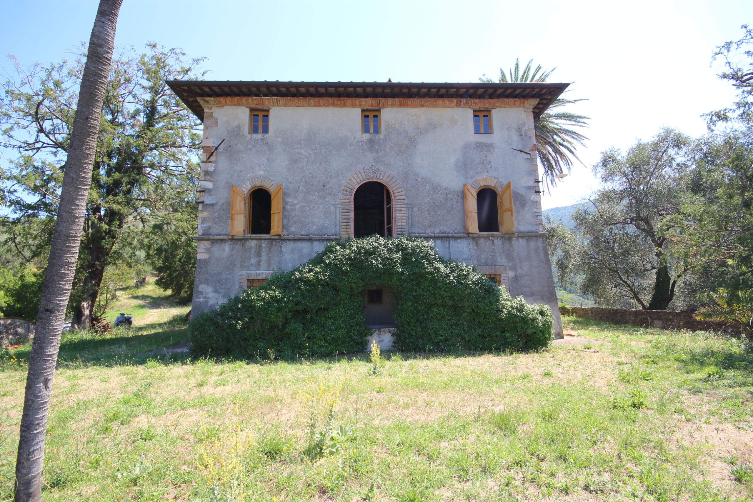Villa con terrazzo in via del cimitero di vicopelago 260, Lucca
