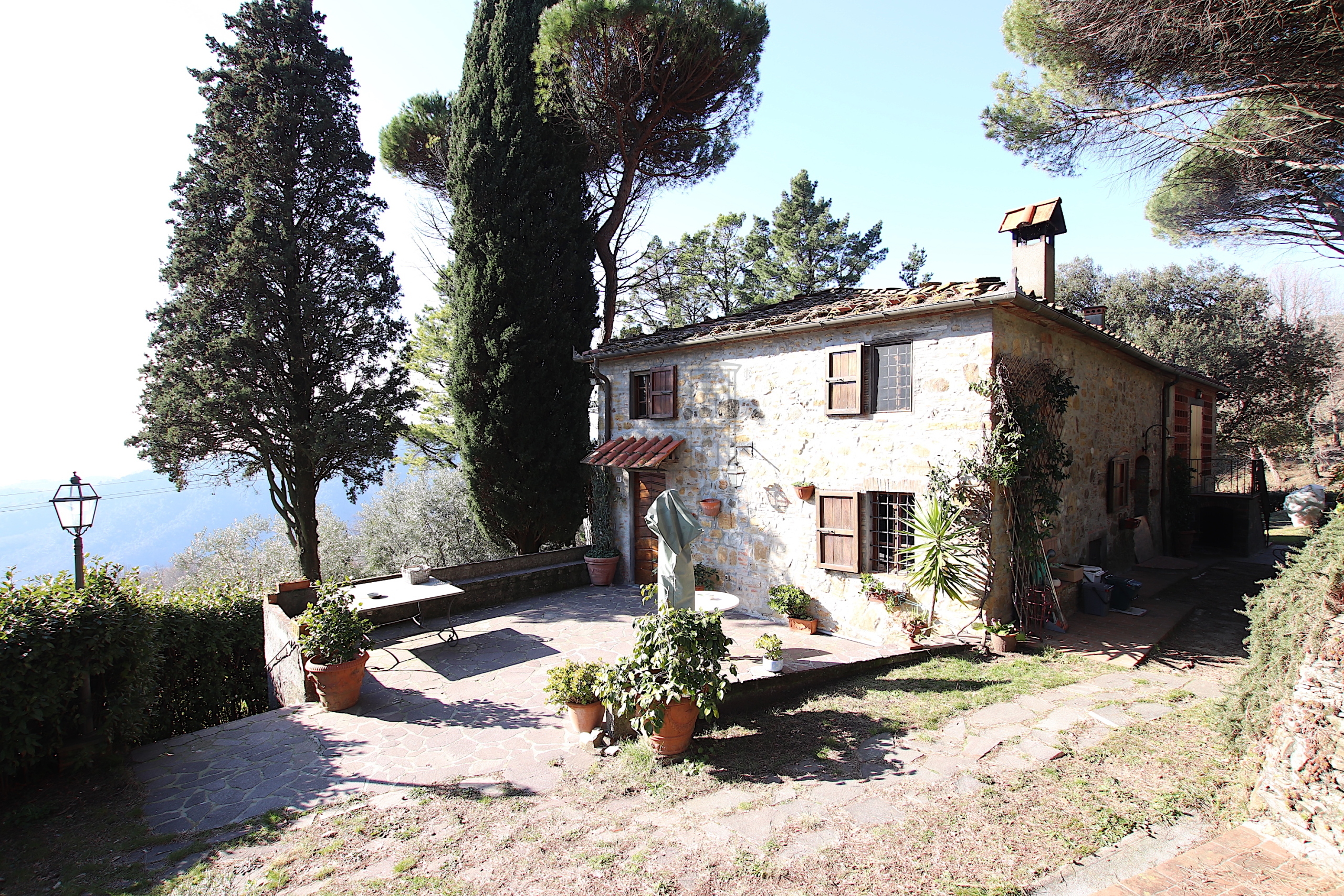 Casa indipendente con giardino in mastiano, Lucca