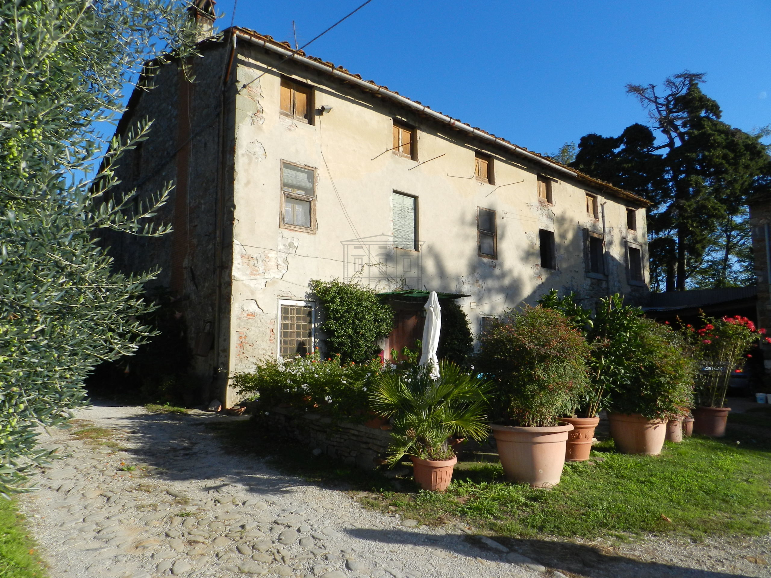Casa indipendente da ristrutturare in via per fubbiano, Lucca