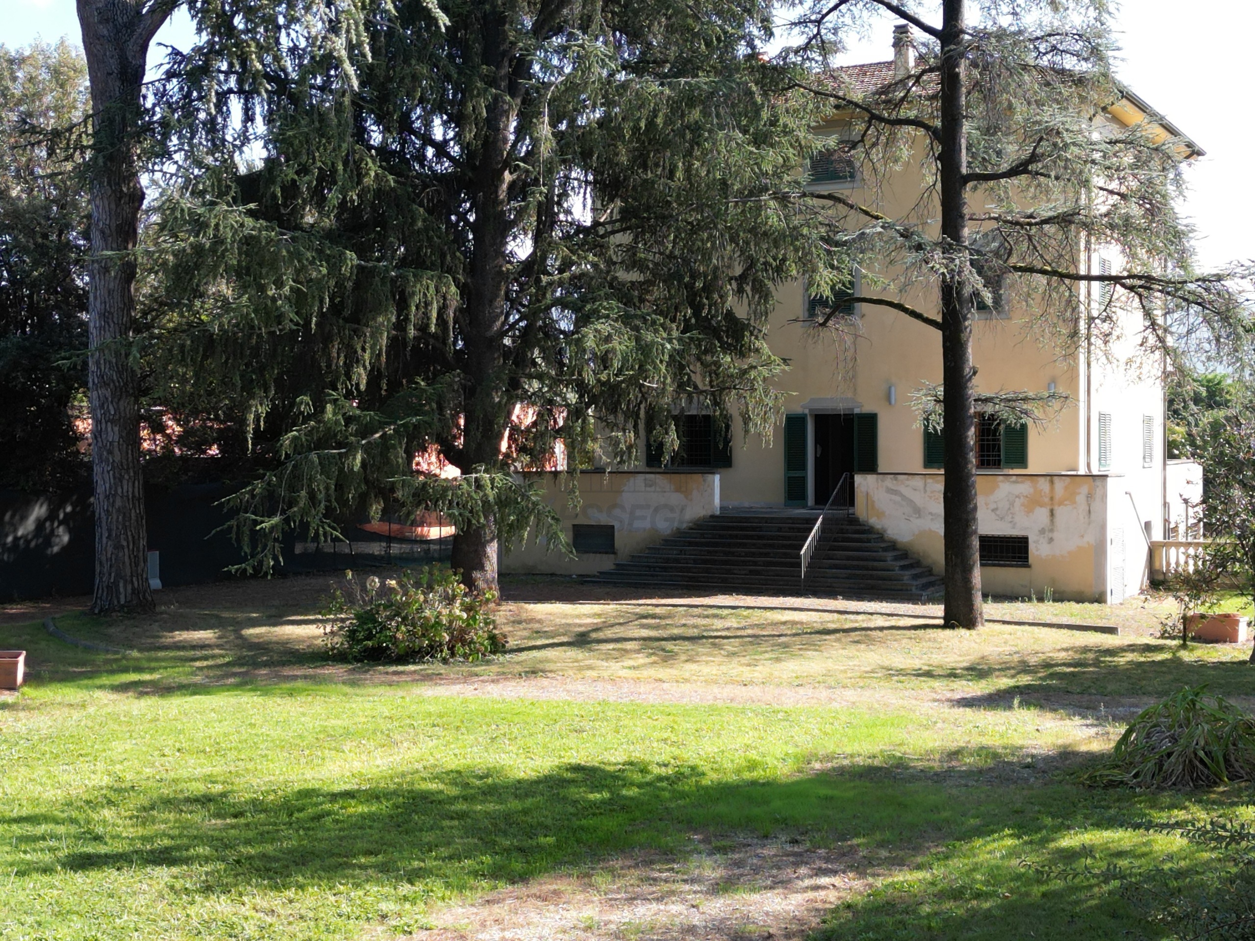 Villa con giardino in viale pacini 115, Lucca