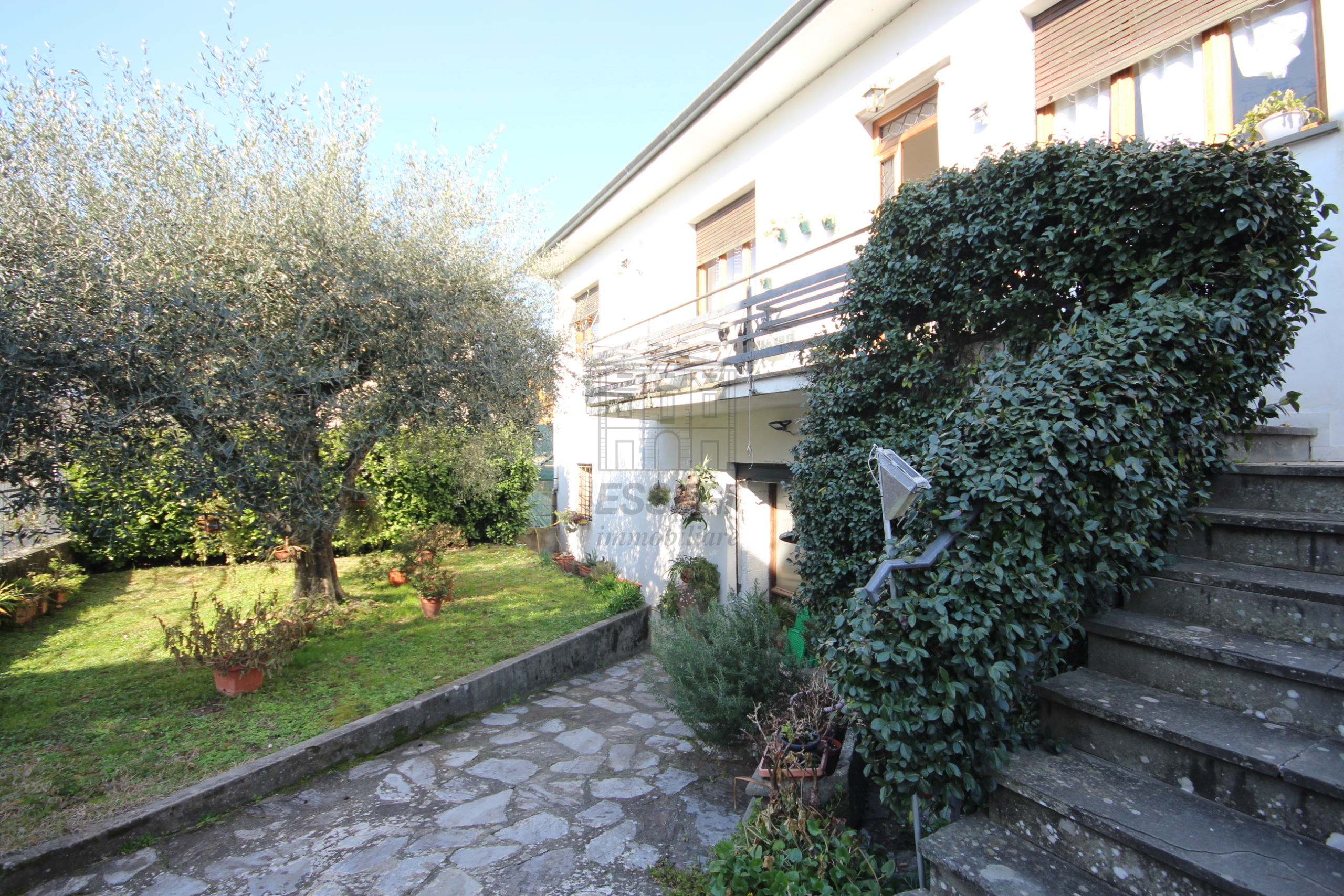Villa con giardino, Lucca nord