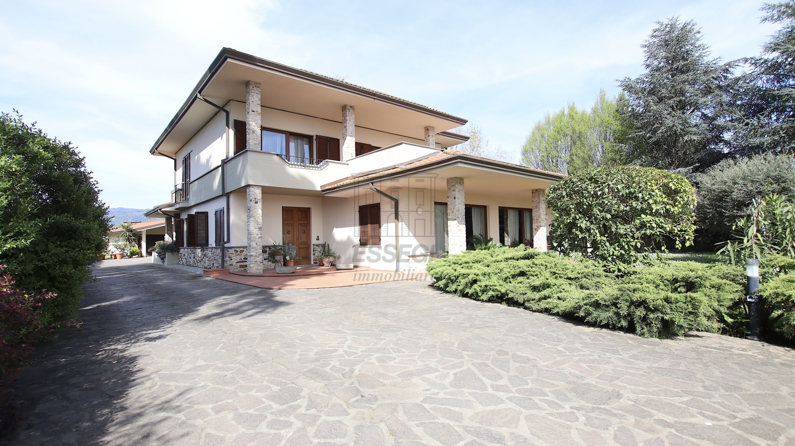 Villa con giardino in via del fanuccio, Lucca