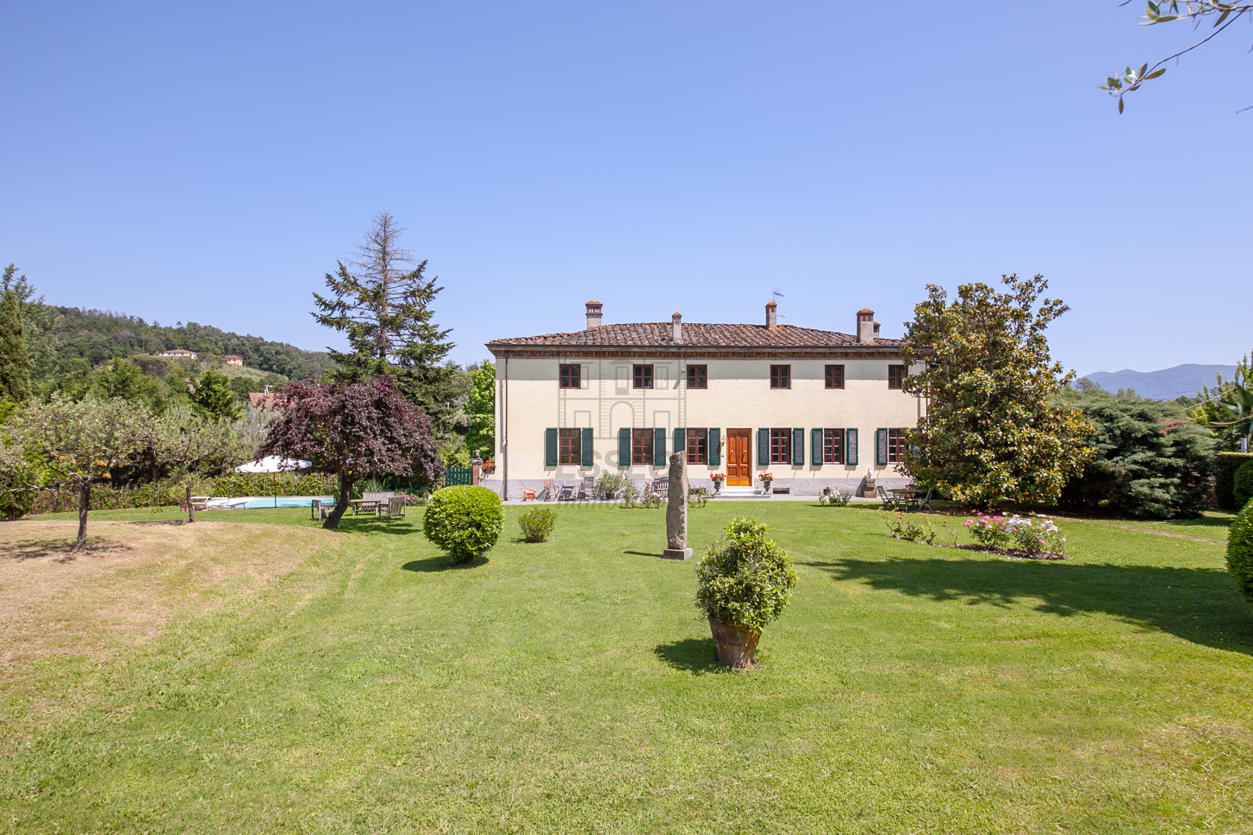 Villa con terrazzo, Lucca ovest