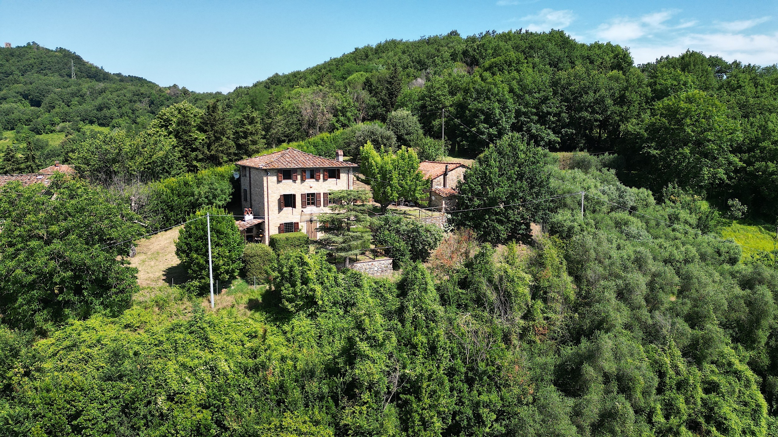 Casa indipendente con giardino in le oliva via di montecatino, Lucca