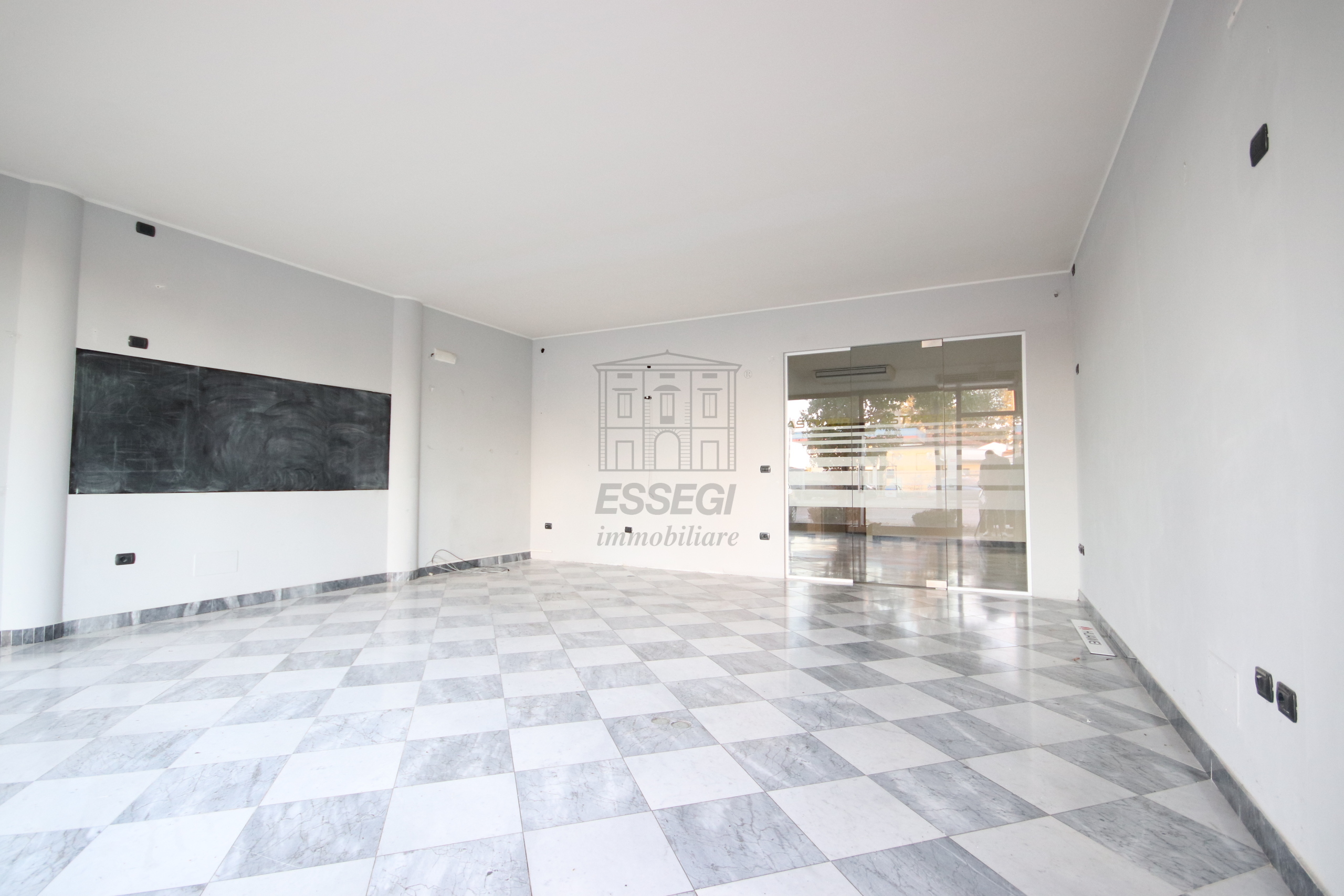 Locale commerciale classe A1 in via delle ville 645, Lucca