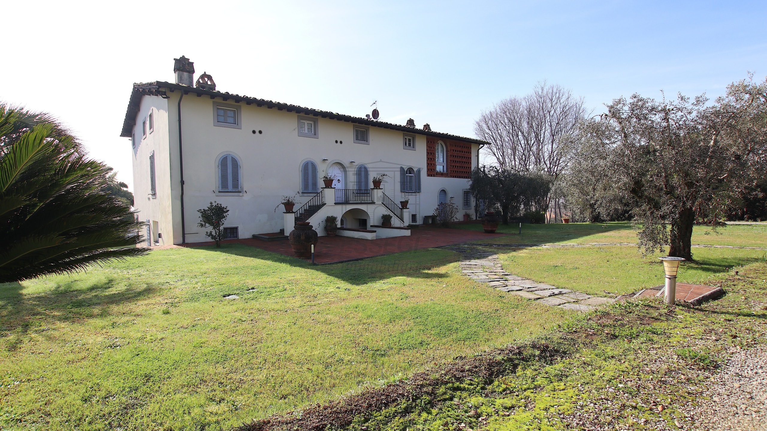 Villa con giardino in via del cimitero di ciciana, Lucca
