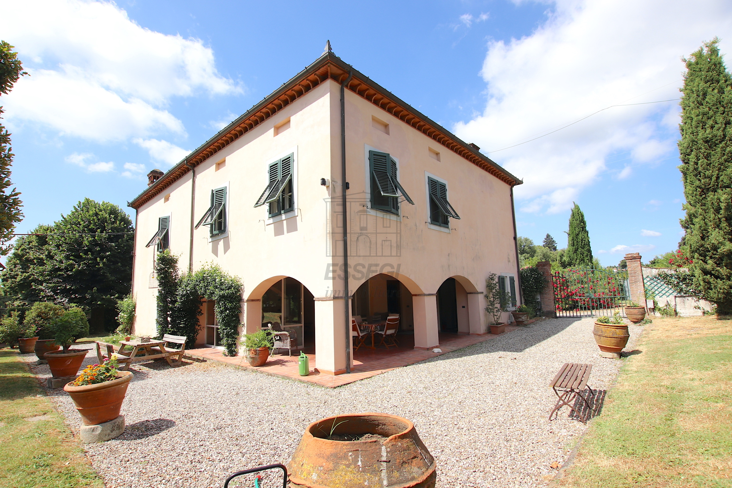 Villa con giardino in via di segromigno, Capannori