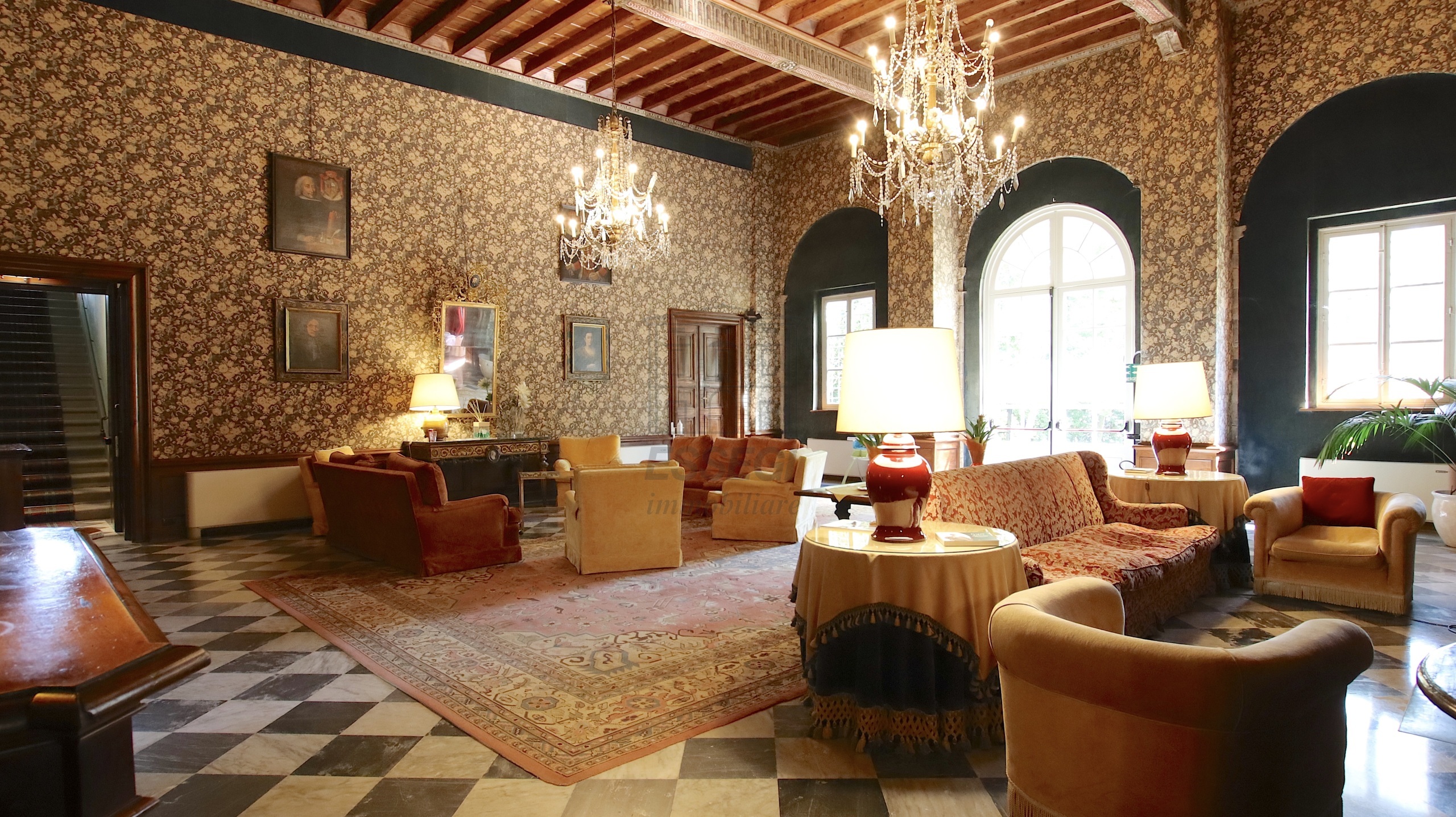 Villa con giardino in via della pollicchia 50, Lucca
