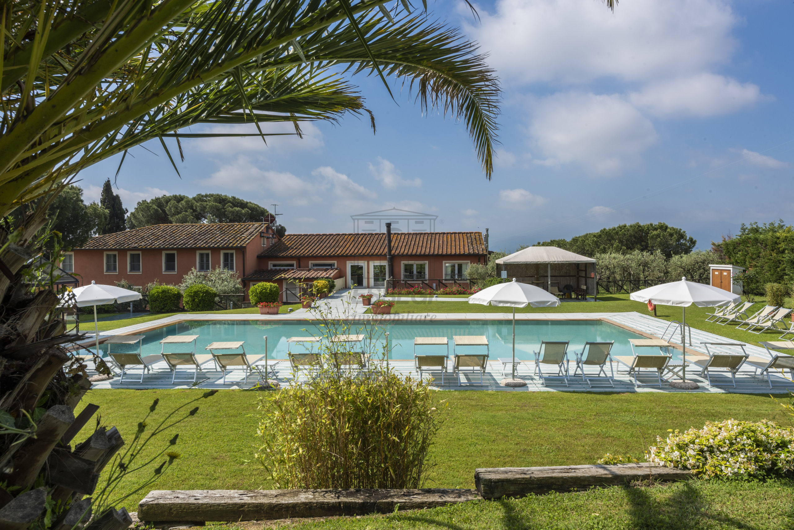 Casa indipendente con giardino in via di montecarlo 59, Lucca
