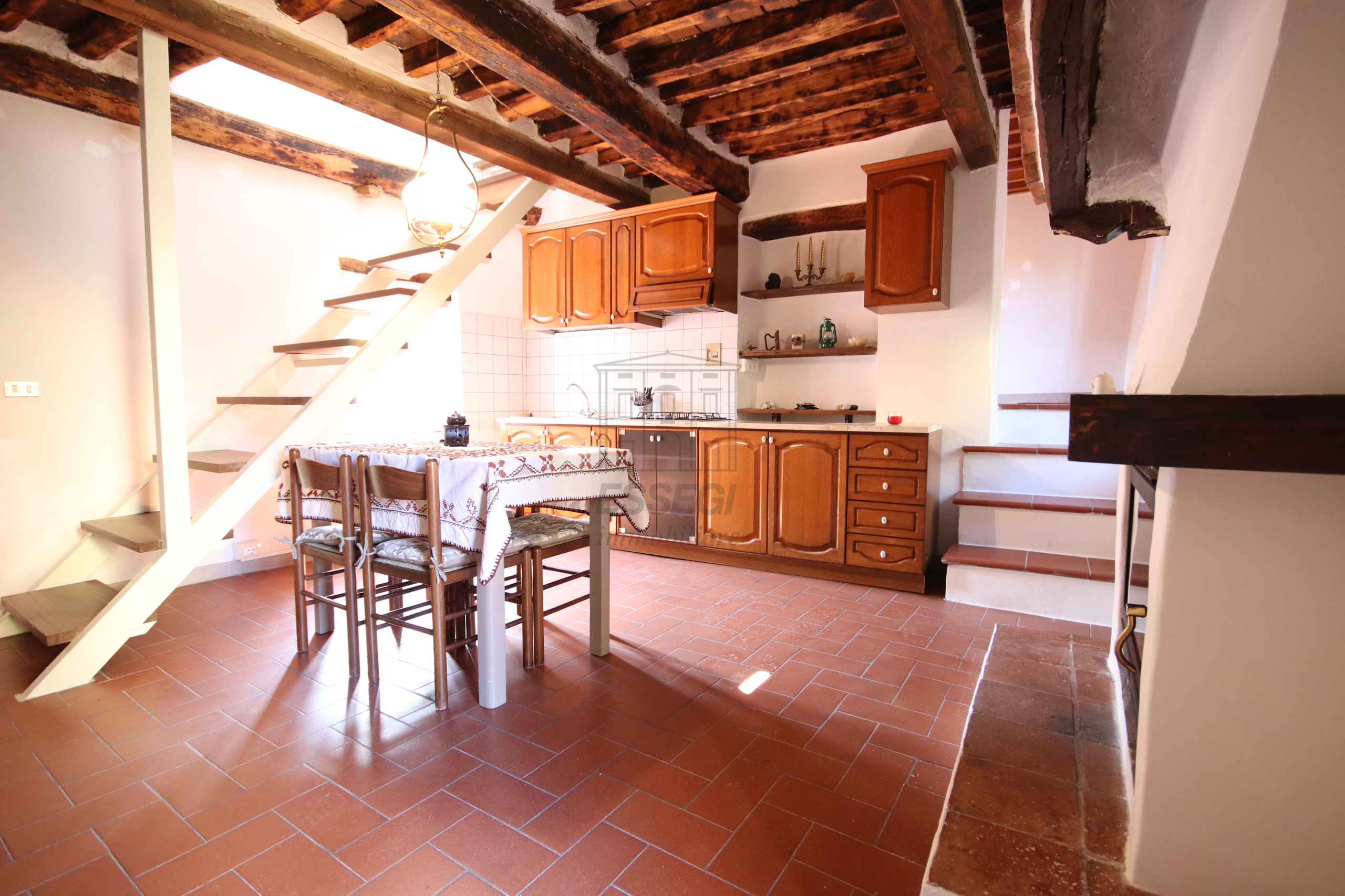 Casa indipendente ristrutturata in via di cerasomma, Lucca