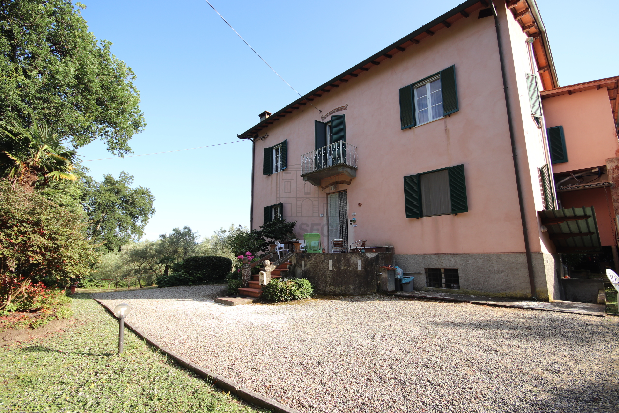 Casa indipendente con giardino in via della chiesa xxiii 405, Lucca