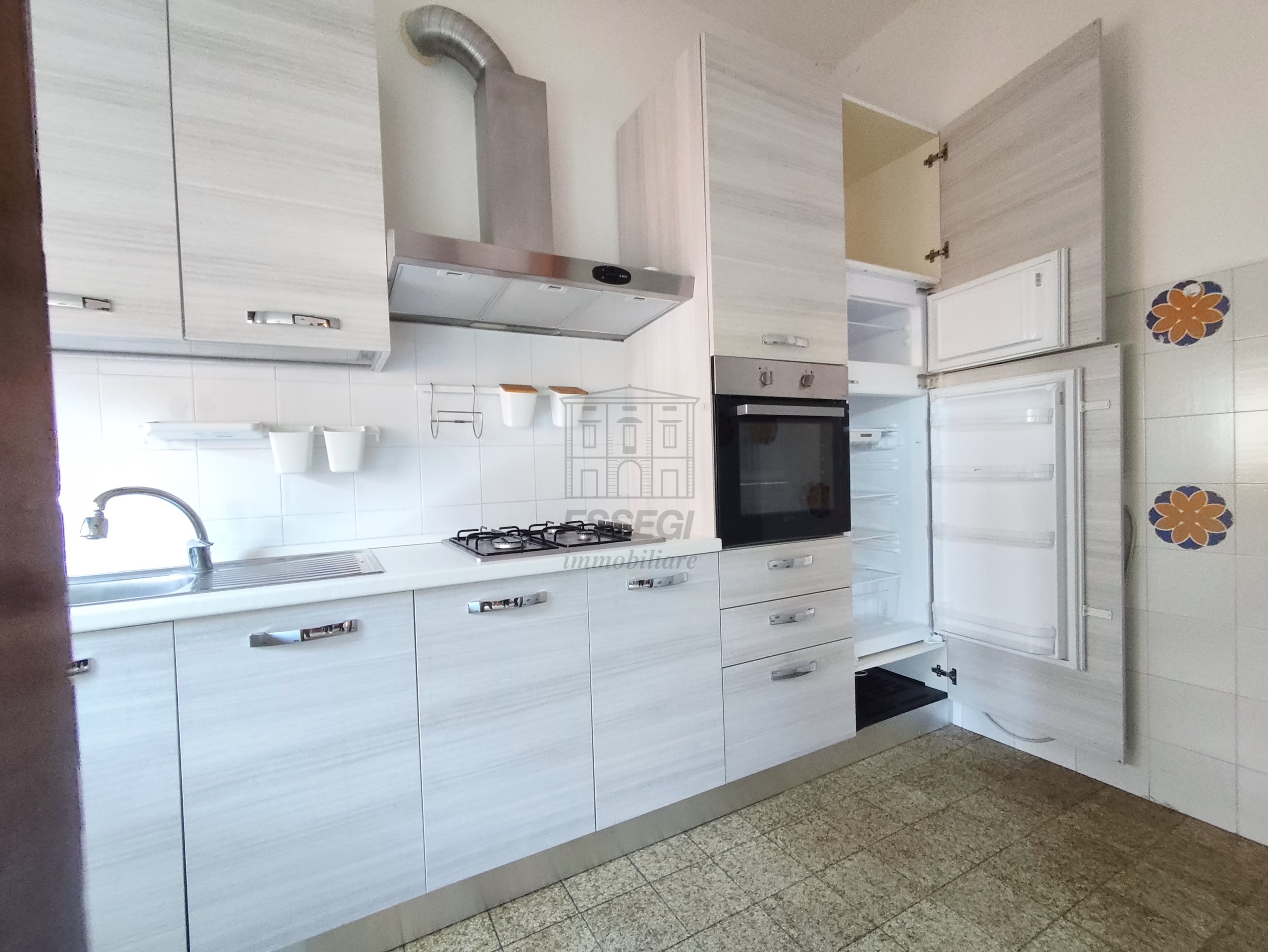 Quadrilocale con terrazzo in via dell'ave maria 72, Lucca