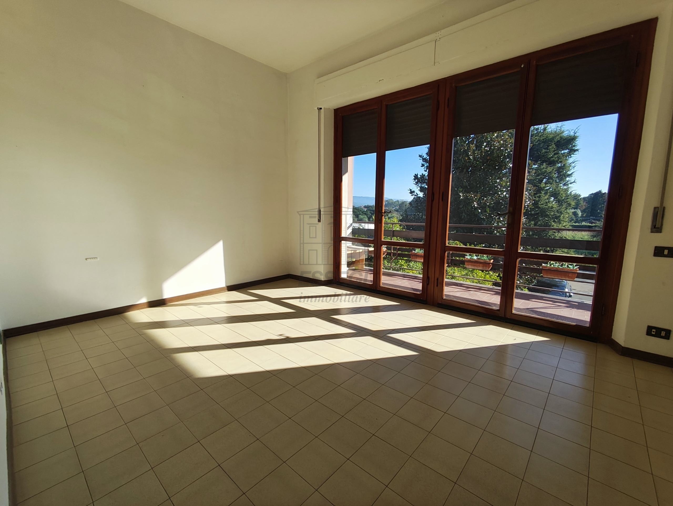 Quadrilocale con terrazzo in via dell'ave maria 72, Lucca