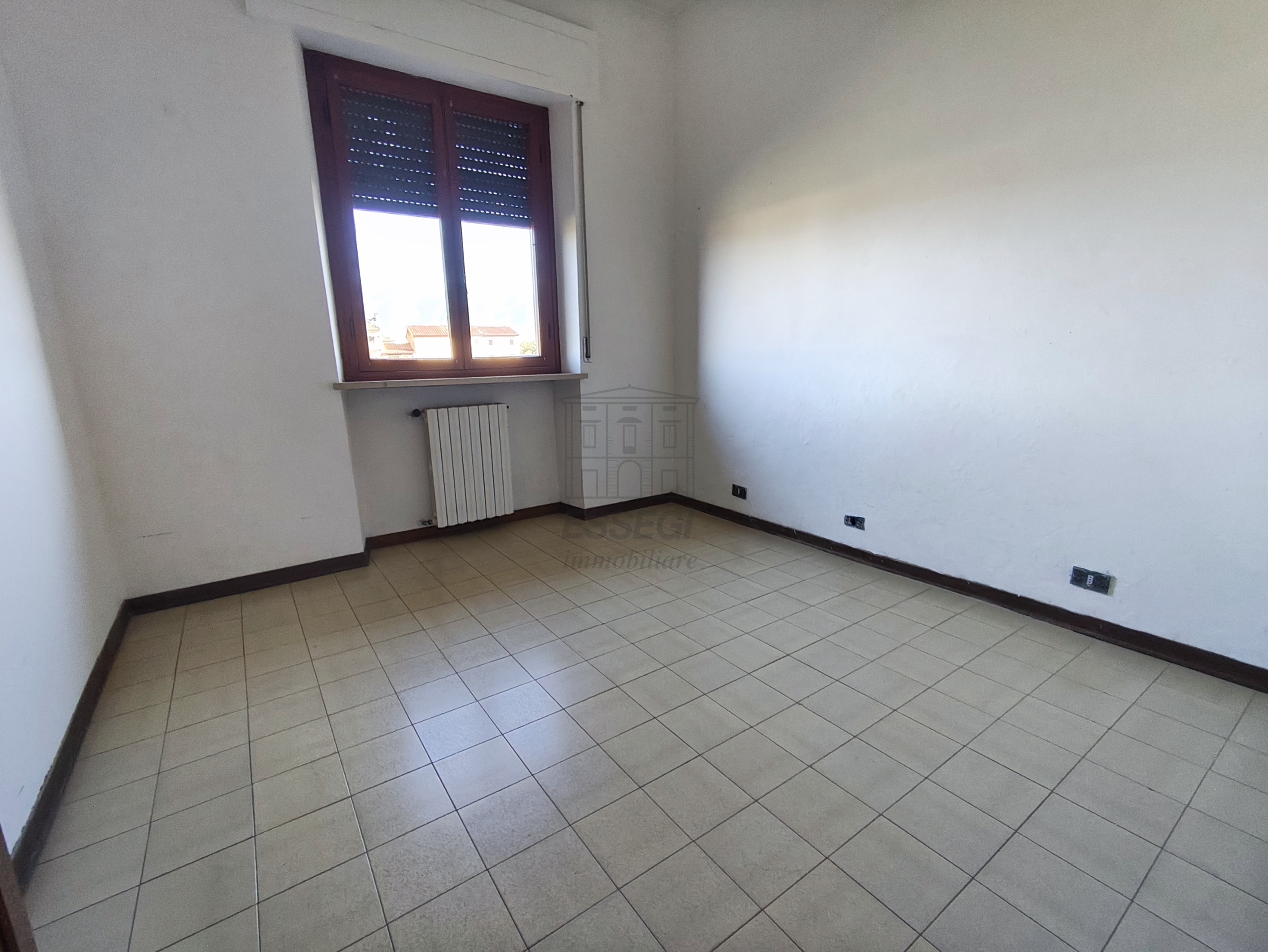 Quadrilocale con terrazzo in via dell'ave maria 72, Lucca