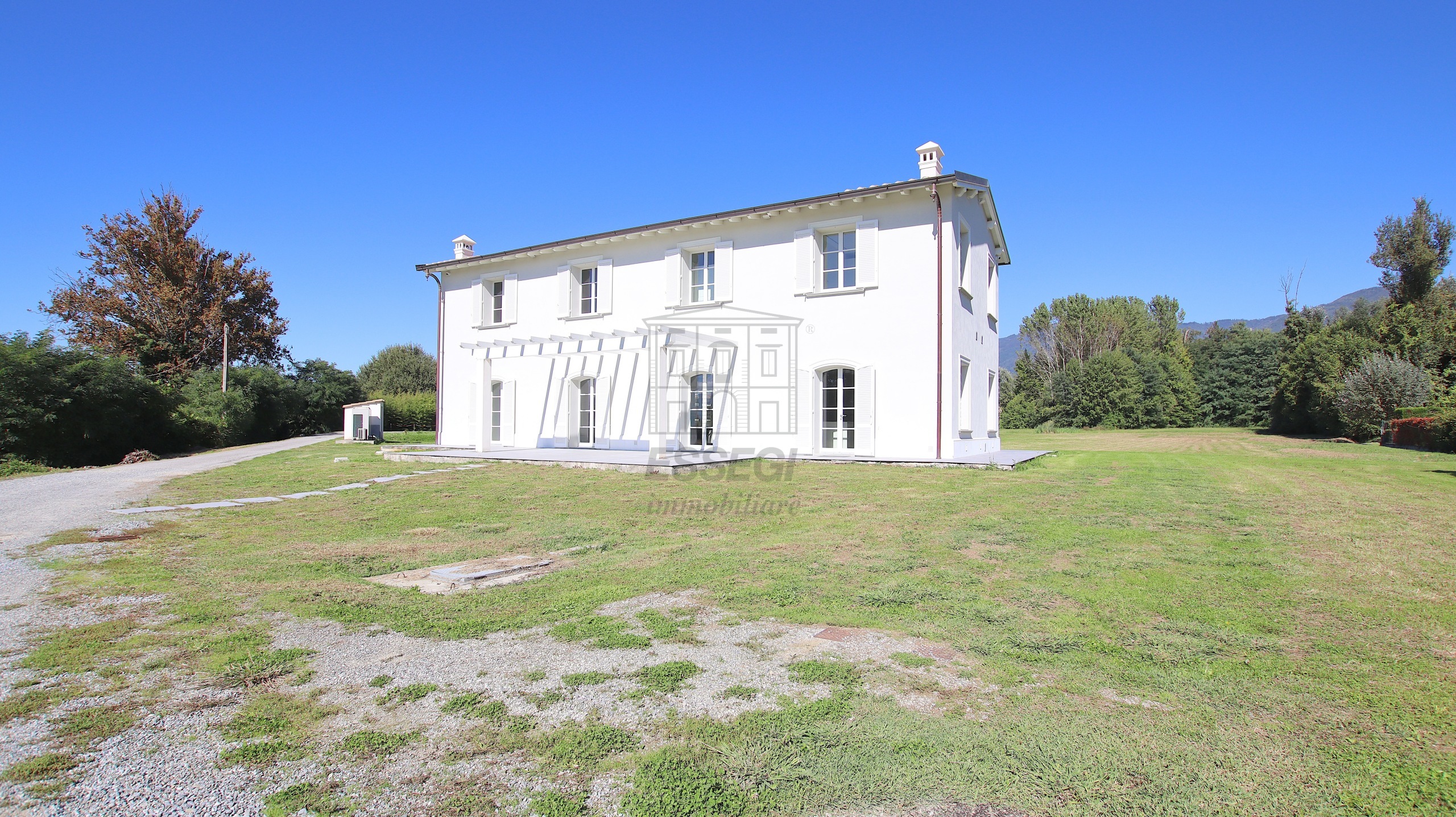 Casa indipendente con giardino in via don emilio angeli, Lucca