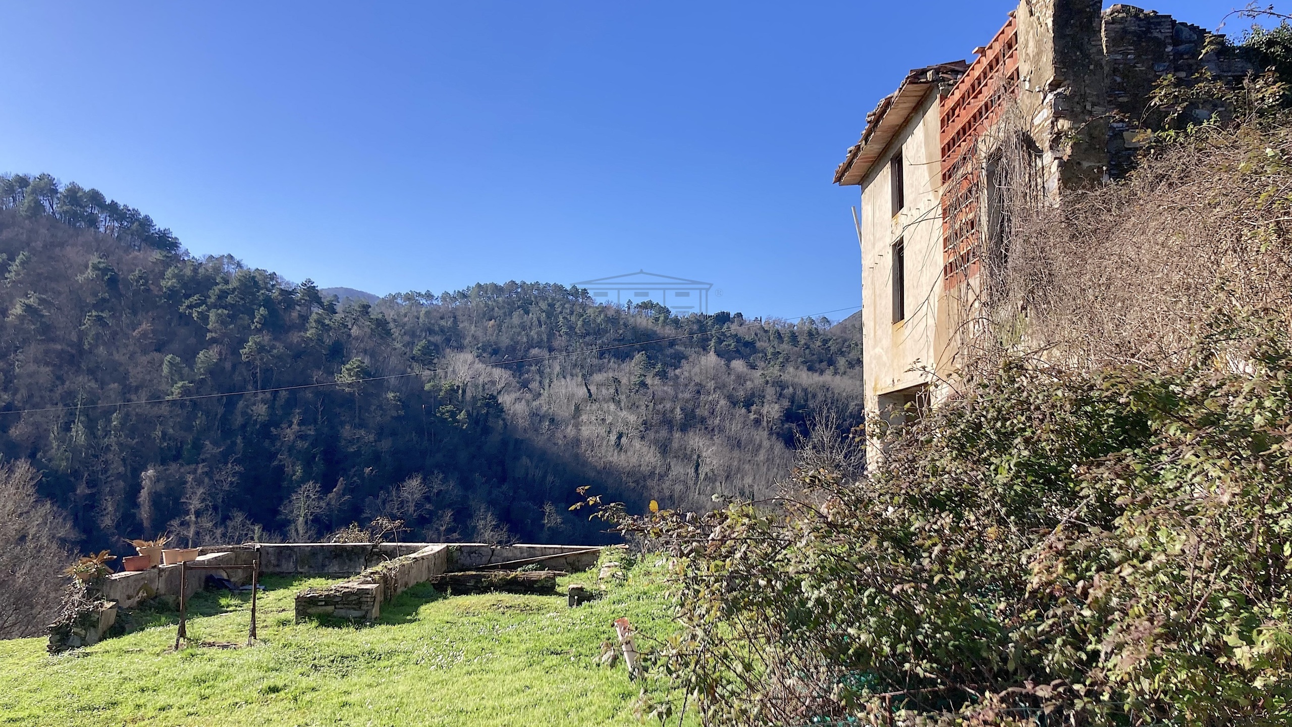 Casa indipendente da ristrutturare in via di villa pardini lucca, Lucca
