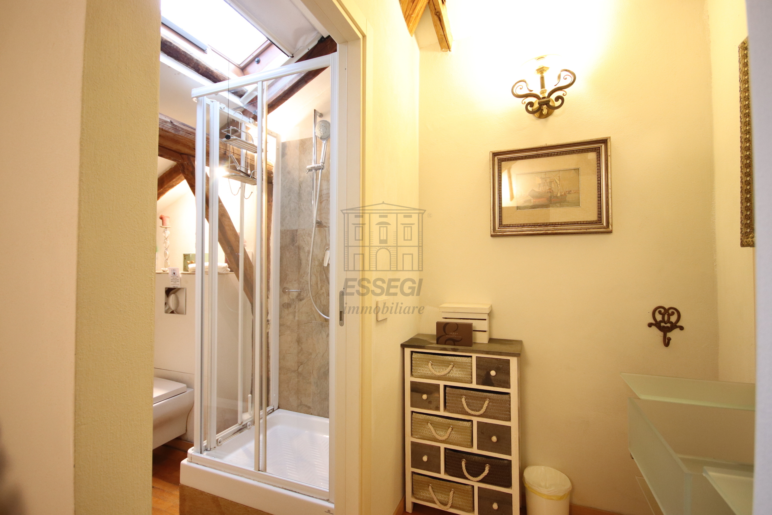 Trilocale ristrutturato in viale pacini 116, Lucca