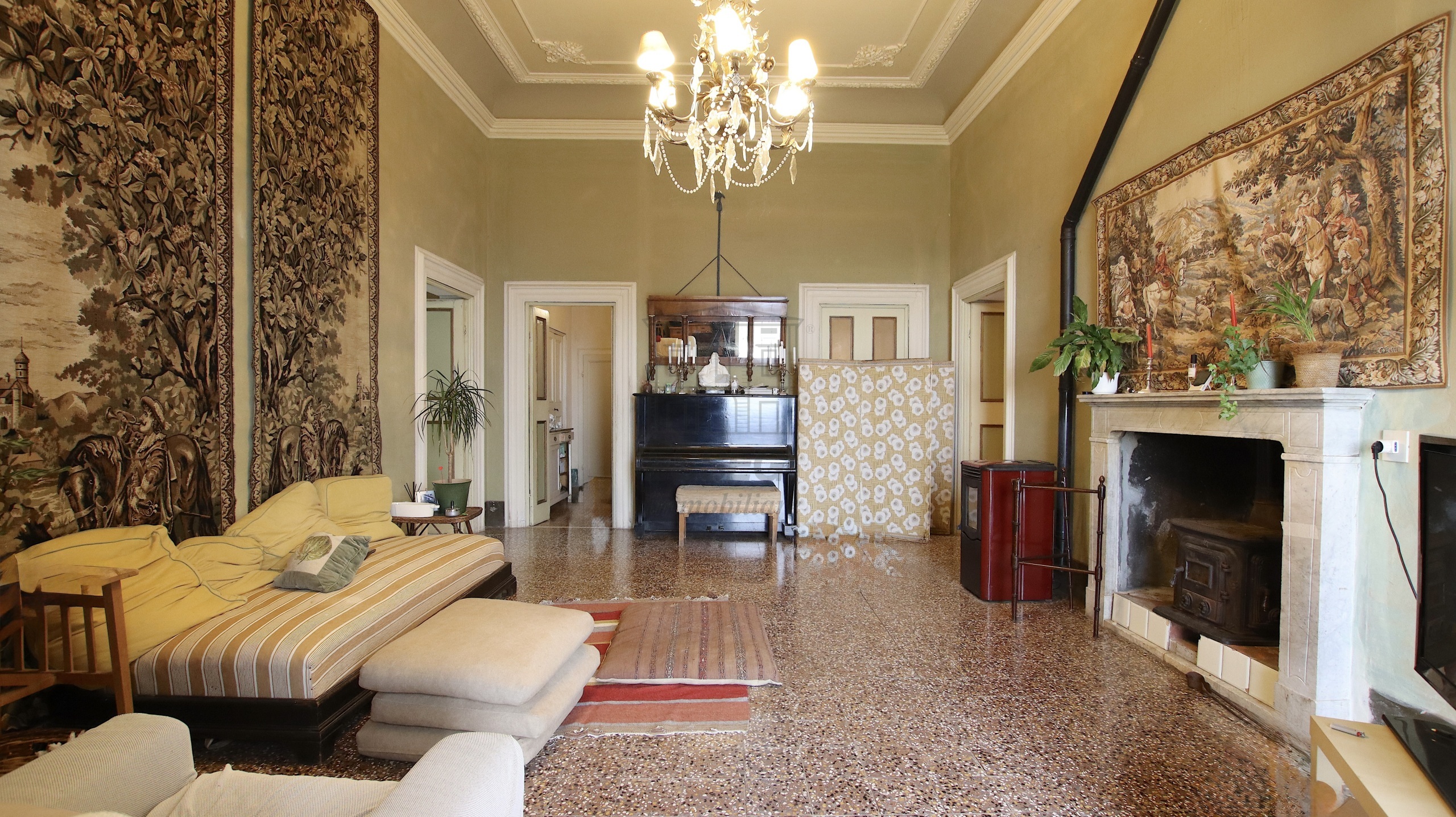 Villa con giardino in sp1 4590, Lucca